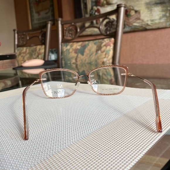 Page 4 Eyewear
